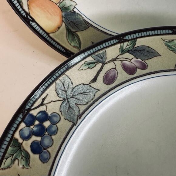 Mikasa Garden Harvest 5 Dinner Plates Intaglio, Fruit & Leaves On Rim, Cream VTG - Picture 8 of 11